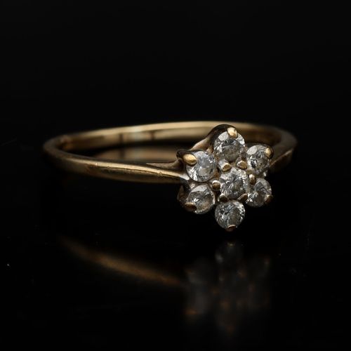 Vintage 9ct Gold Diamond Cluster Ring image-1