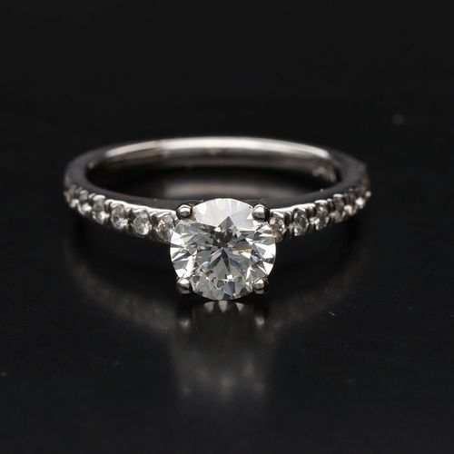 18k White Gold Diamond Ring image-2