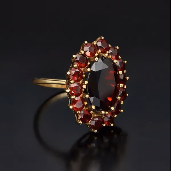 Vintage 9ct Gold Garnet Ring