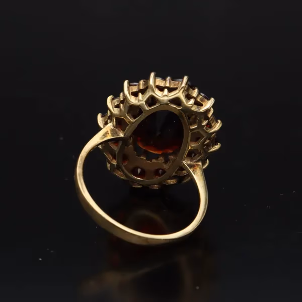 Vintage 9ct Gold Garnet Ring