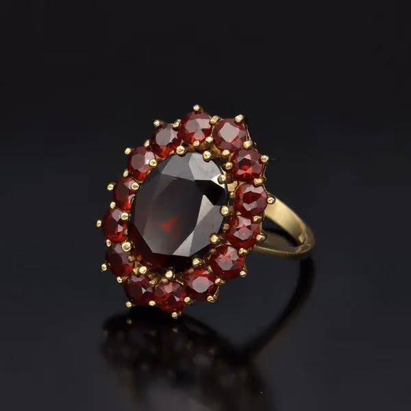 Vintage 9ct Gold Garnet Ring