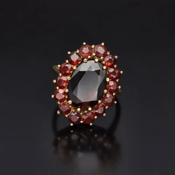 Vintage 9ct Gold Garnet Ring