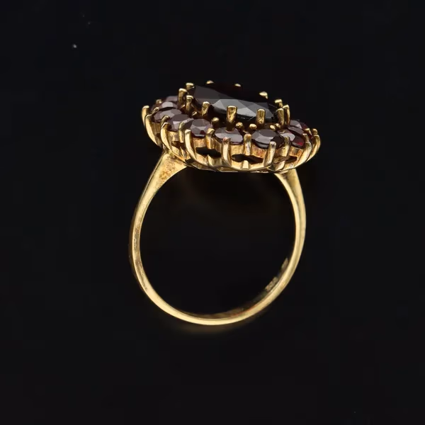 Vintage 9ct Gold Garnet Ring
