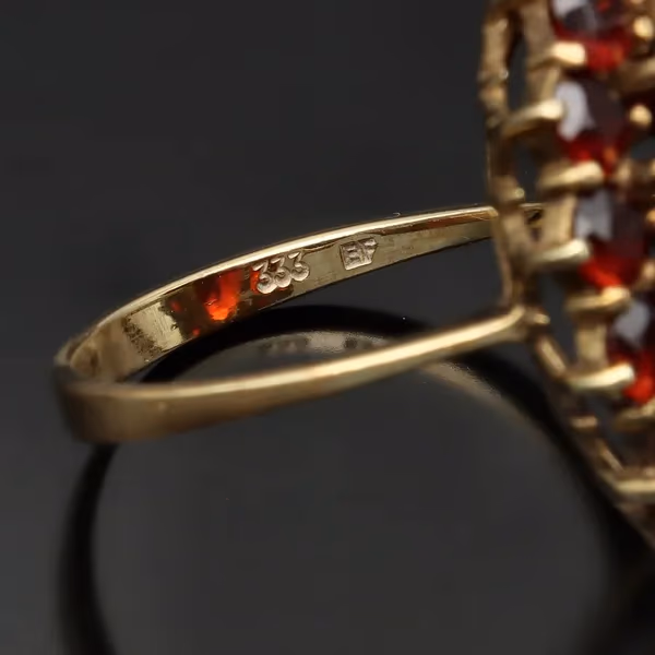 Vintage 9ct Gold Garnet Ring