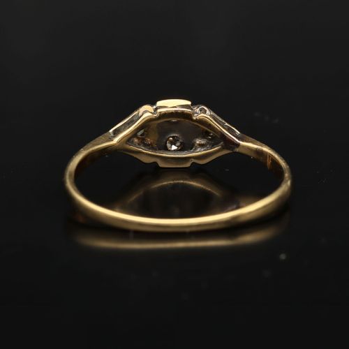 18ct Gold Platinum Diamond Ring image-5