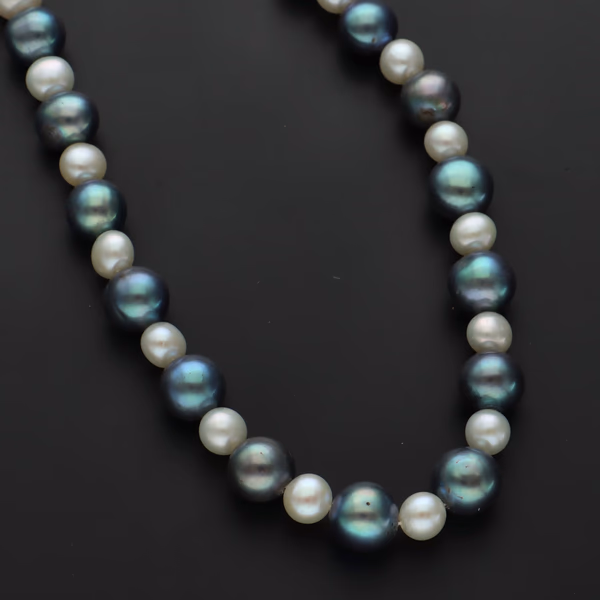 Cultured Pearl Necklace With 9ct Gold Clasp