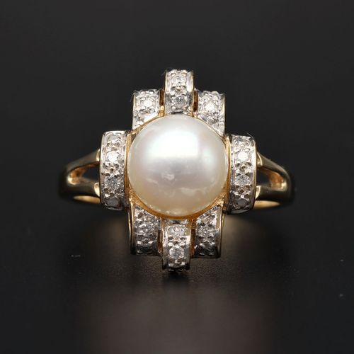 9ct Gold Diamond and Cultured Pearl Ring image-2