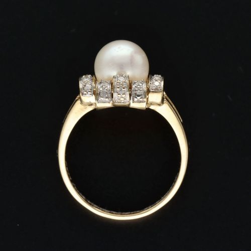 9ct Gold Diamond and Cultured Pearl Ring image-6