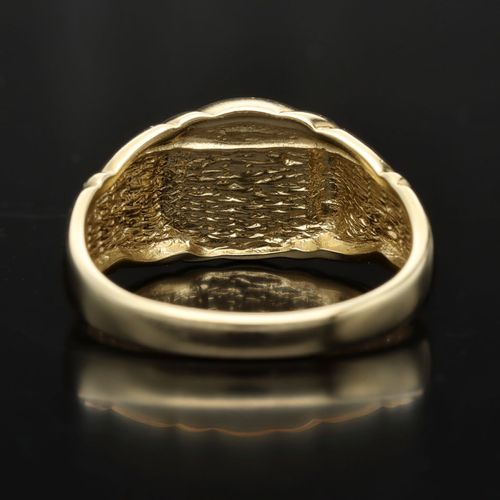 9ct Gold Signet Ring image-5