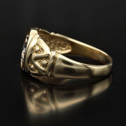 9ct Gold Signet Ring image-3