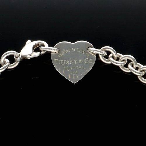 Return to Tiffany & Co. Heart Charm Silver Necklace image-2
