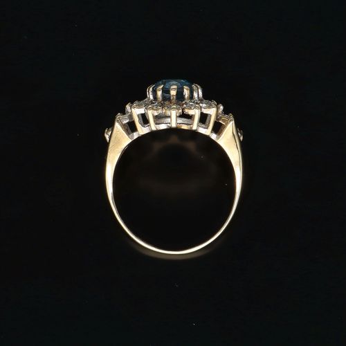 9ct Gold Diamond and Topaz Ring image-5