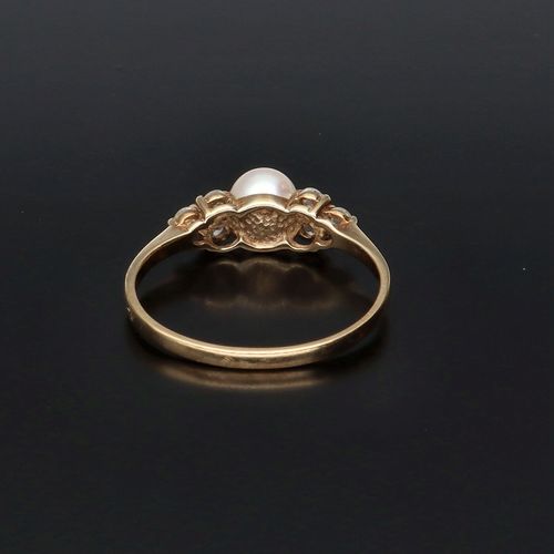 9ct Gold Cultured Pearl + White Stone Ring image-3