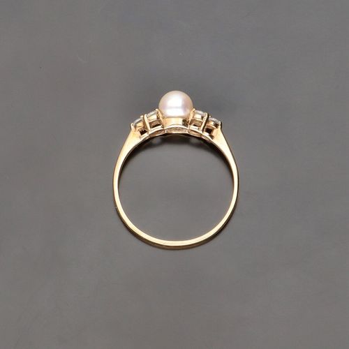9ct Gold Cultured Pearl + White Stone Ring image-5