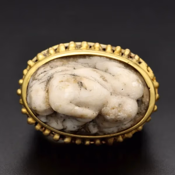 18ct Yellow Gold With Engraved Alabaster Ring