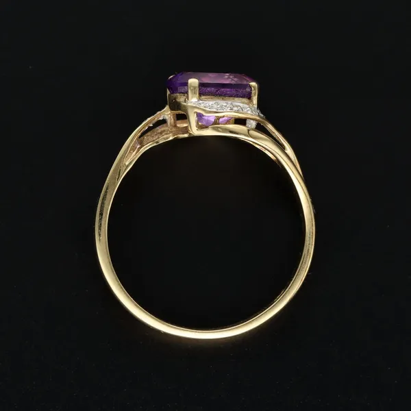 9ct Yellow Gold Amethyst & Diamond Ring