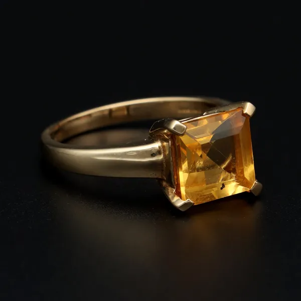Gold 2ct Citrine Ring