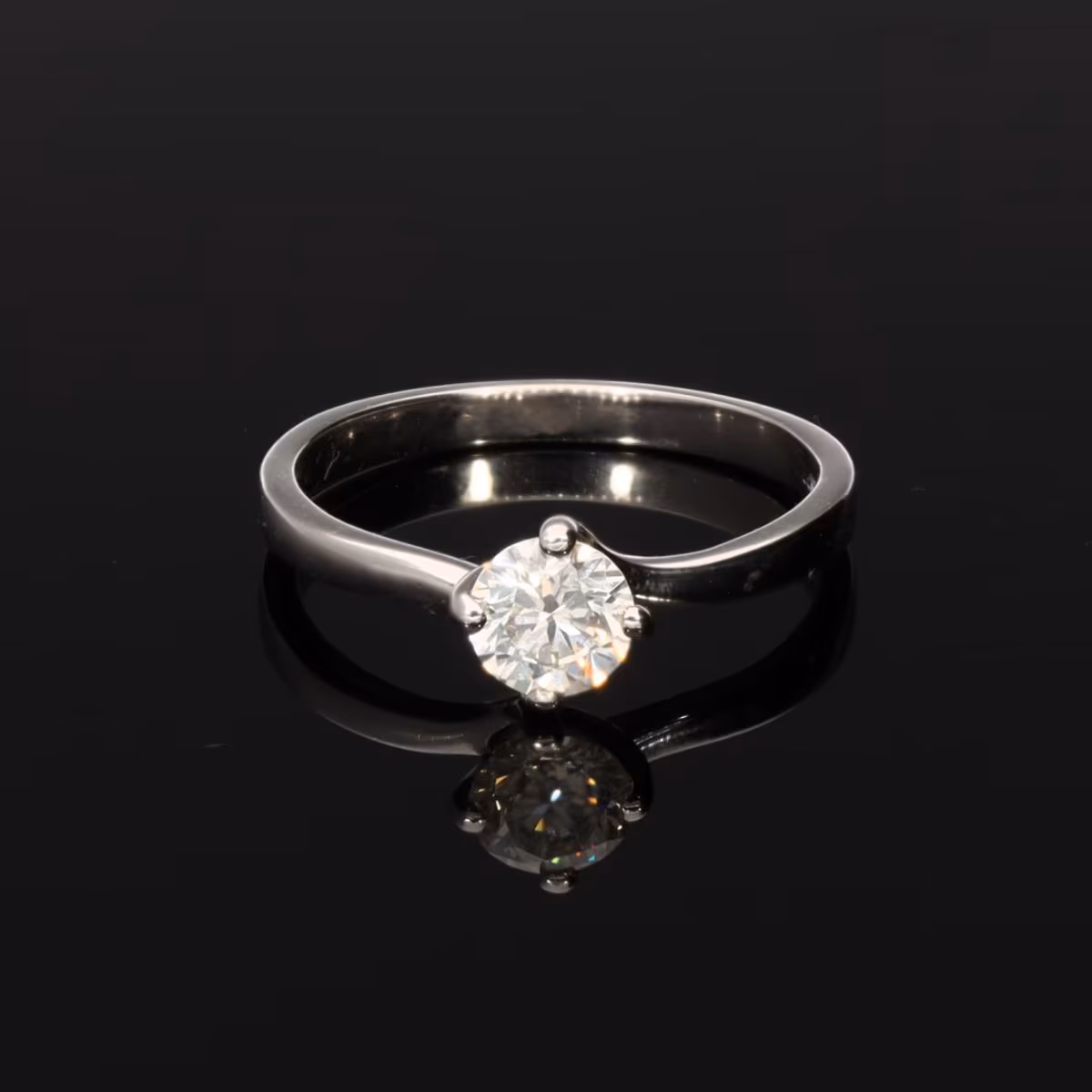 360° view of The Vintage Brilliant Cut Diamond Solid Platinum Ring