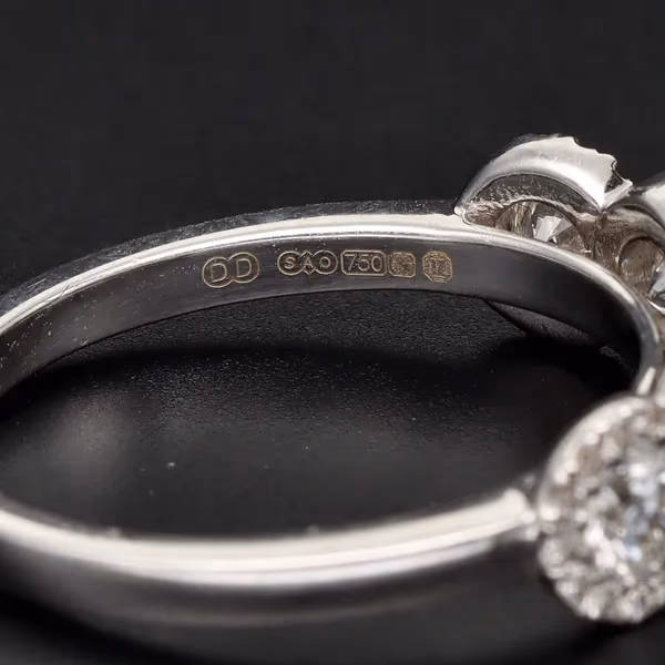 18ct White Gold & Diamond Ring