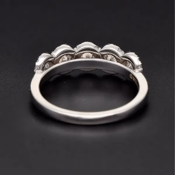 18ct White Gold & Diamond Ring