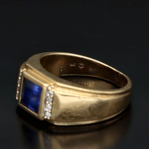 Art Deco 9ct Gold Sapphire and Diamond Ring image-5