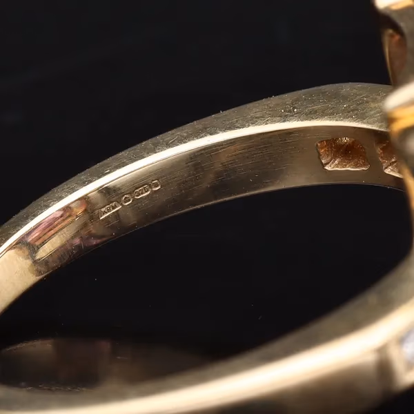 Art Deco style 9ct Gold Amethyst and Diamond Ring
