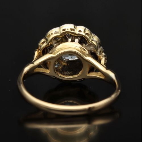 18ct Gold Diamond Cluster Ring image-4