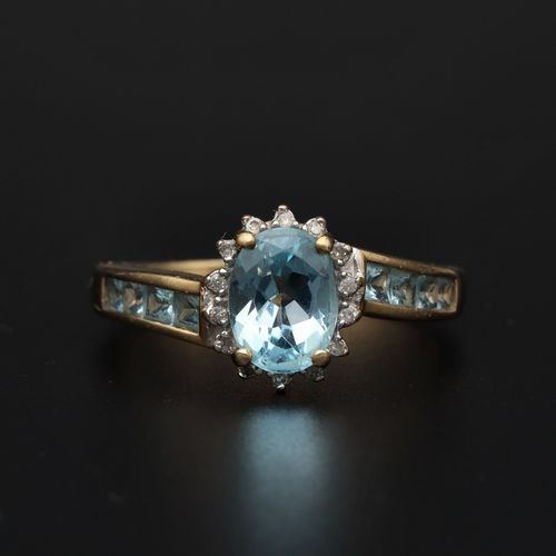 9ct Gold Diamond and Topaz Ring image-2