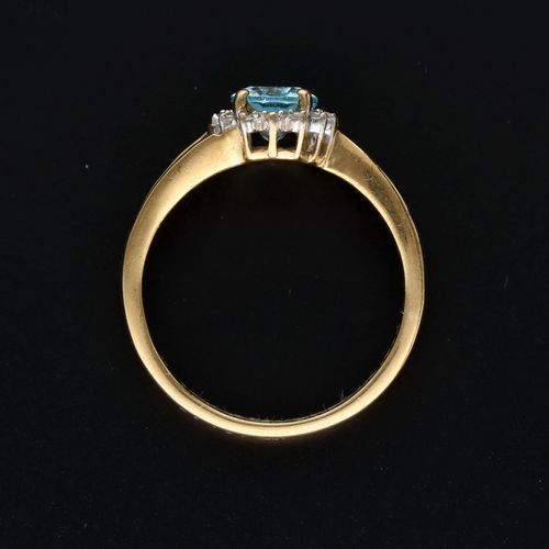 9ct Gold Diamond and Topaz Ring image-6