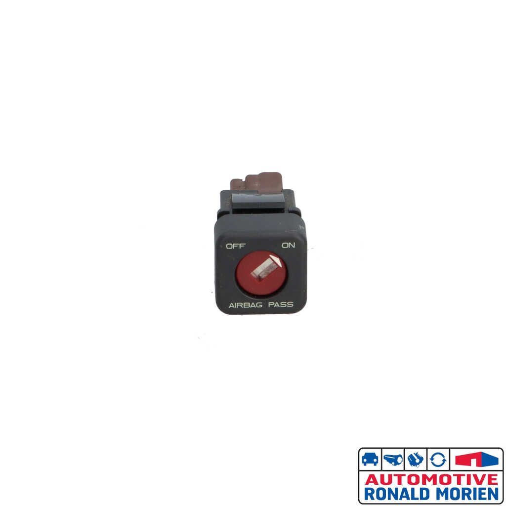 Used Airbag switch Citroen C1 1.0 12V Price € 15,00 Margin scheme offered by Automaterialen Ronald Morien B.V.