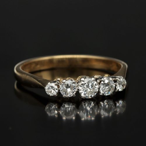18k Gold Diamond Ring image-1