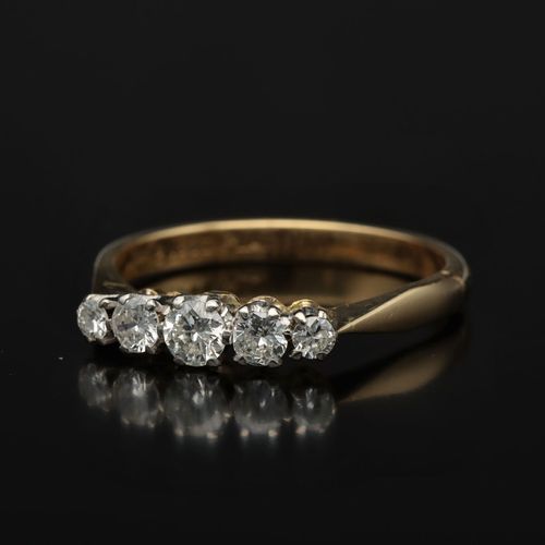 18k Gold Diamond Ring image-3