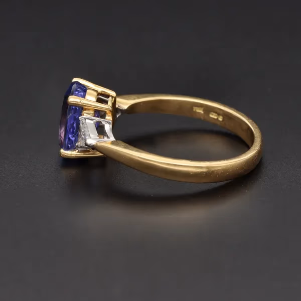 18ct Gold Tanzanite and Diamond Ring