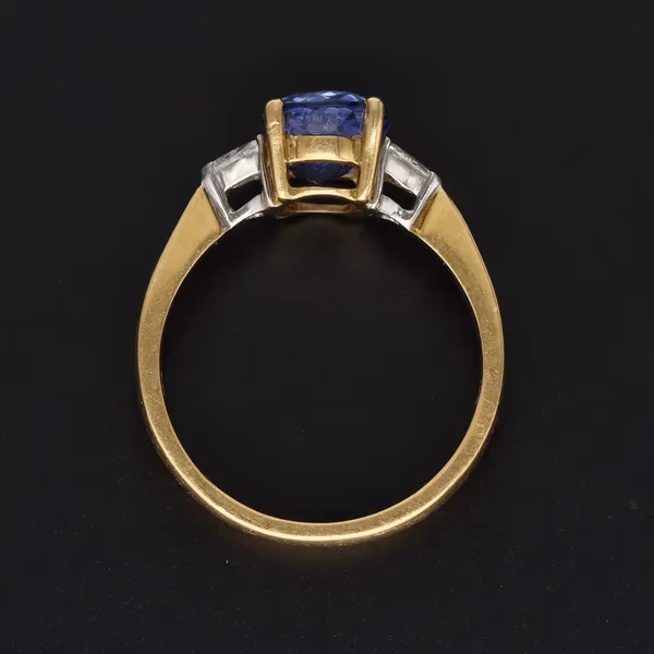 18ct Gold Tanzanite and Diamond Ring