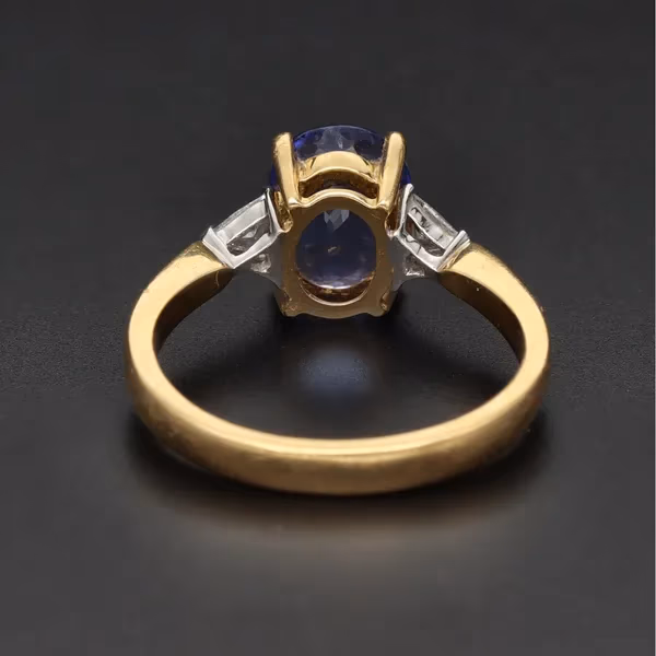 18ct Gold Tanzanite and Diamond Ring