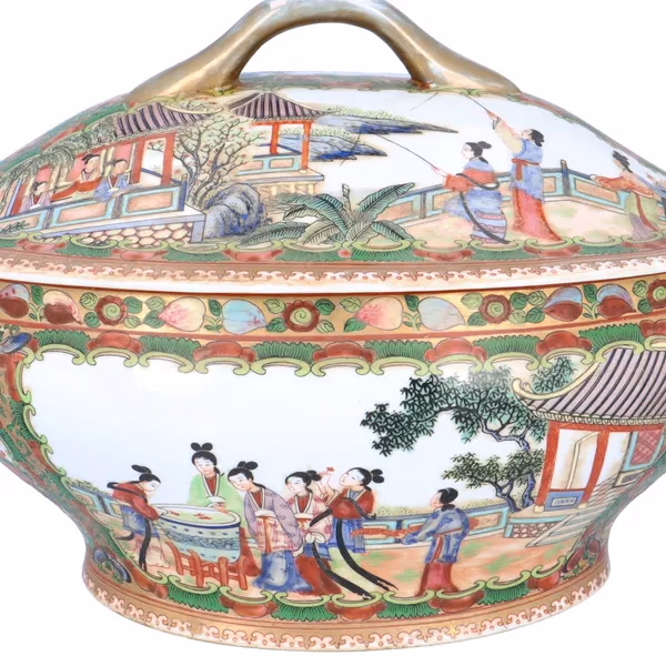 Chinese Export Large Porcelain Tureen