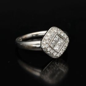18k White Gold Diamond Ring