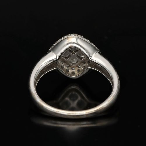 18k White Gold Diamond Ring image-5
