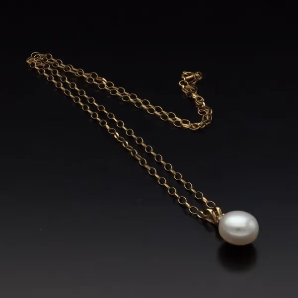 9ct Gold Freshwater Pearl and Diamond Pendant