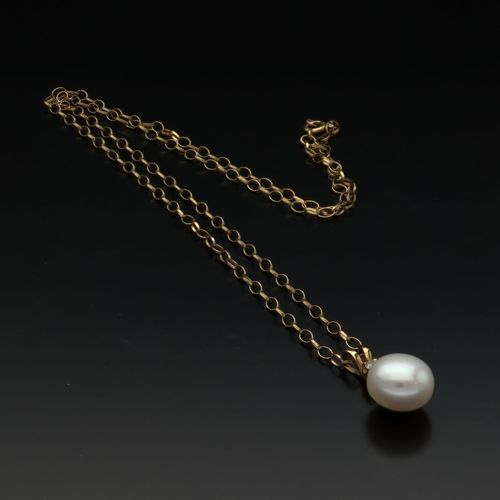 9ct Gold Freshwater Pearl and Diamond Pendant image-3