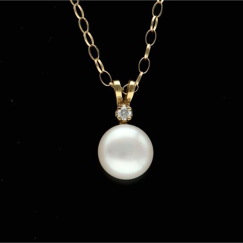 9ct Gold Freshwater Pearl and Diamond Pendant image-1