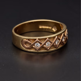 Sheffield 1998 Heavy 18ct Yellow Gold Diamond Ring