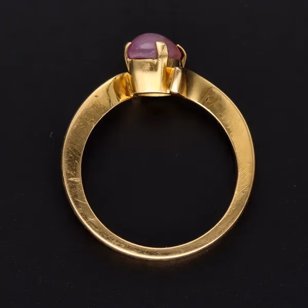 18ct Yellow Gold Ring Rare Pink Star Sapphire