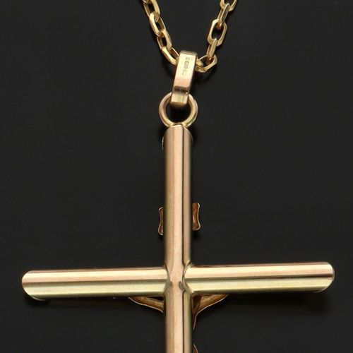 9ct Gold Cross Pendant and Chain image-4