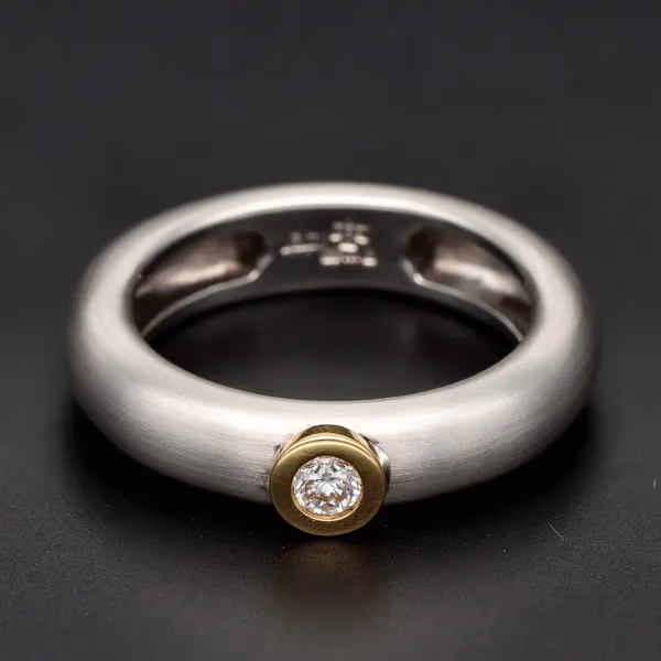 18ct Gold Diamond Millennium Ring.