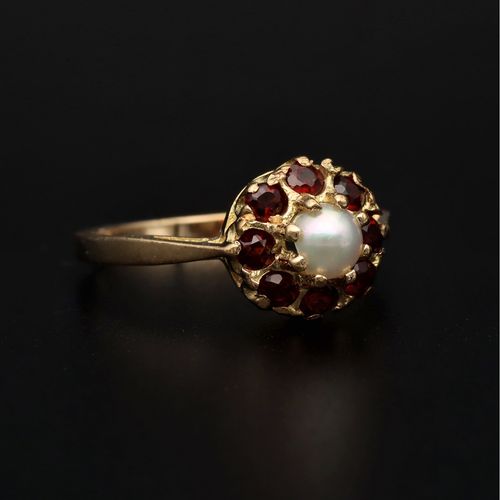 Vintage 9ct Gold Pearl and Garnet Ring image-1