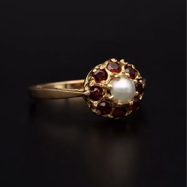 Vintage 9ct Gold Pearl and Garnet Ring