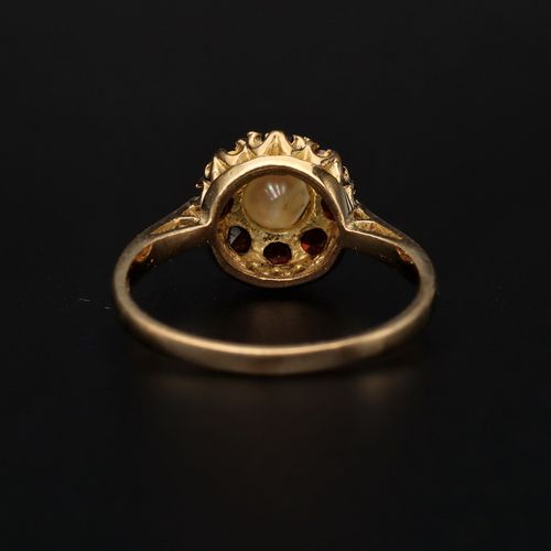 Vintage 9ct Gold Pearl and Garnet Ring image-5