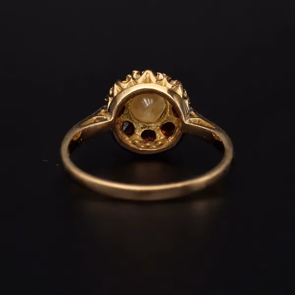 Vintage 9ct Gold Pearl and Garnet Ring
