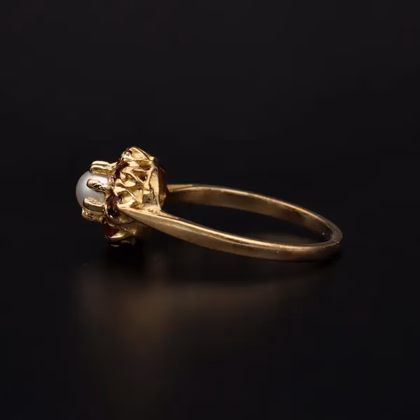 Vintage 9ct Gold Pearl and Garnet Ring